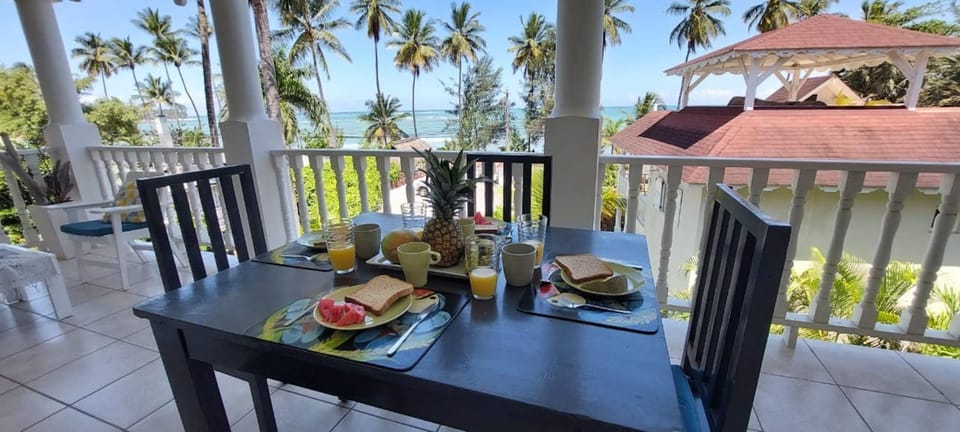Patio, View (from property/room), Balcony/Terrace, Seating area, Dining area, Sea view
