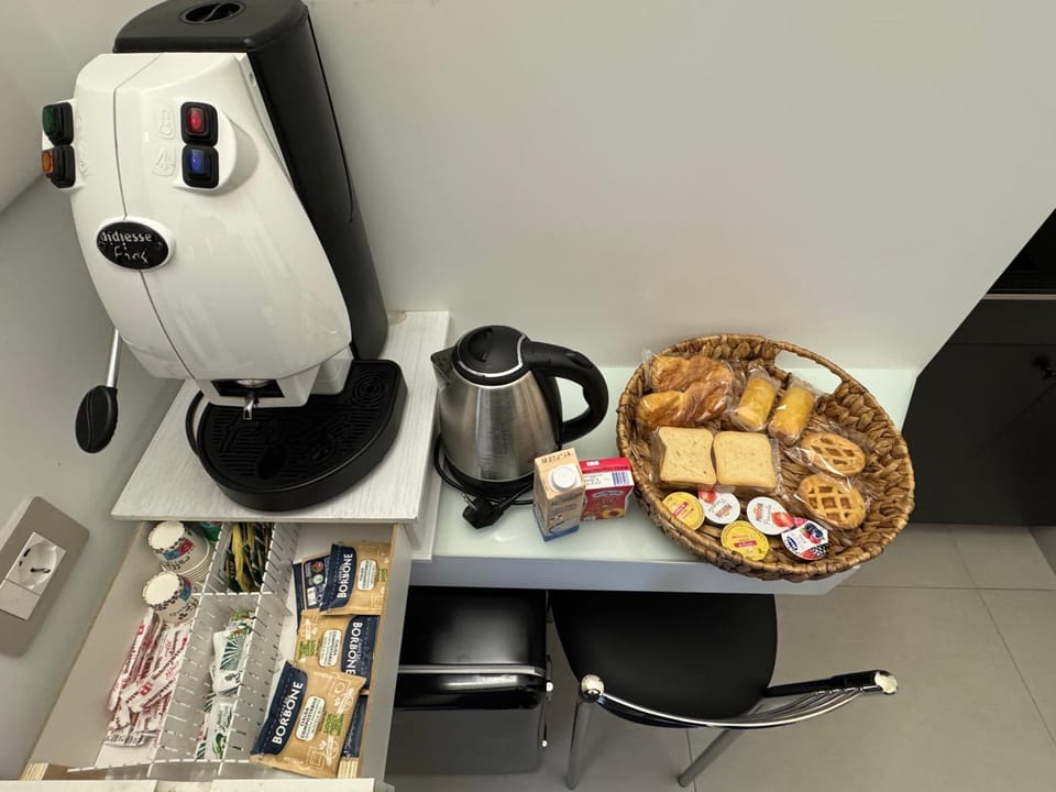 Coffee/tea facilities, Food and drinks, Food, Breakfast, Continental breakfast
