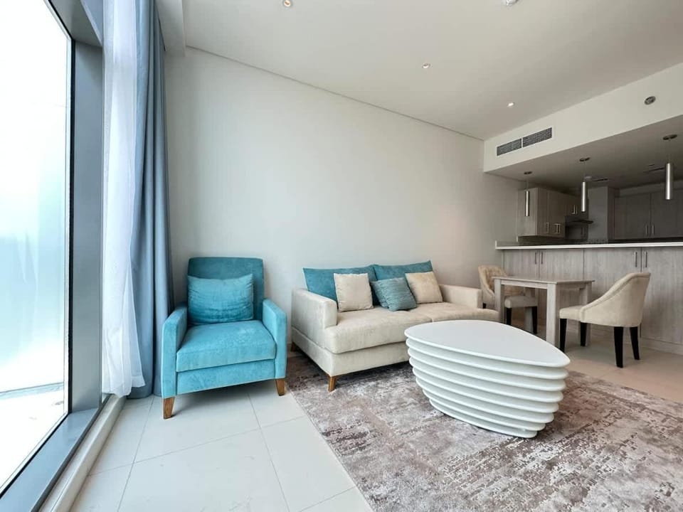 Luxury 1BR , Stunning Palm Views , Pool & Beach Apartment in Dubai