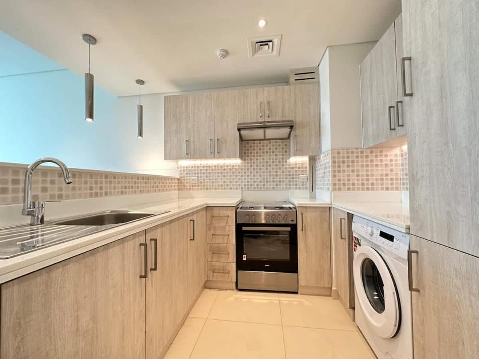Luxury 1BR , Stunning Palm Views , Pool & Beach Apartment in Dubai