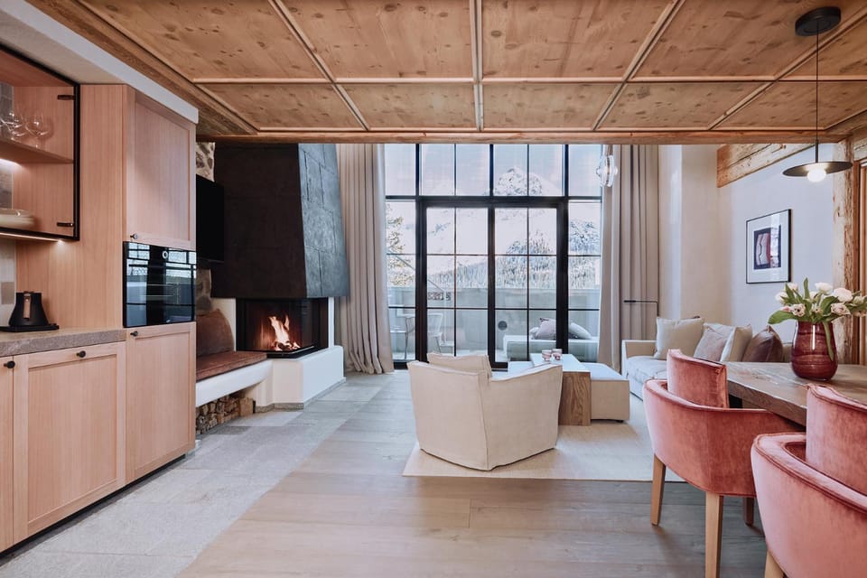 TV and multimedia, Kitchen or kitchenette, Living room, Seating area