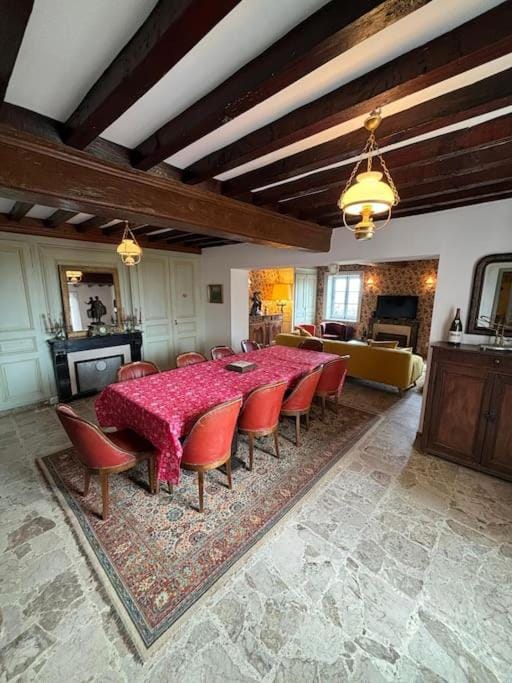 Seating area, Dining area, heating, internet
