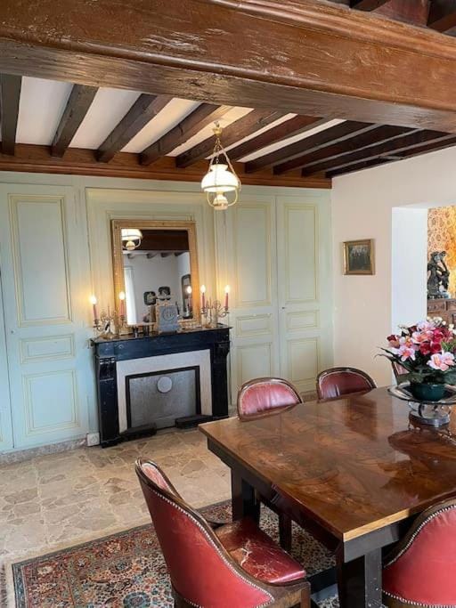 Seating area, Dining area, heating, internet