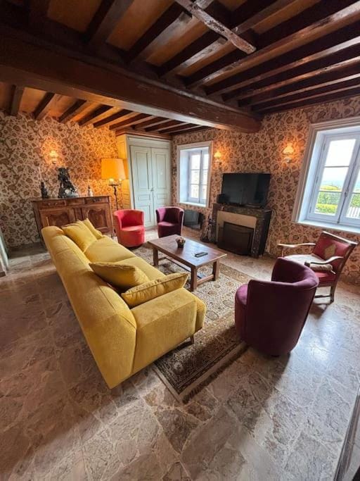 TV and multimedia, Living room, Seating area, heating, internet