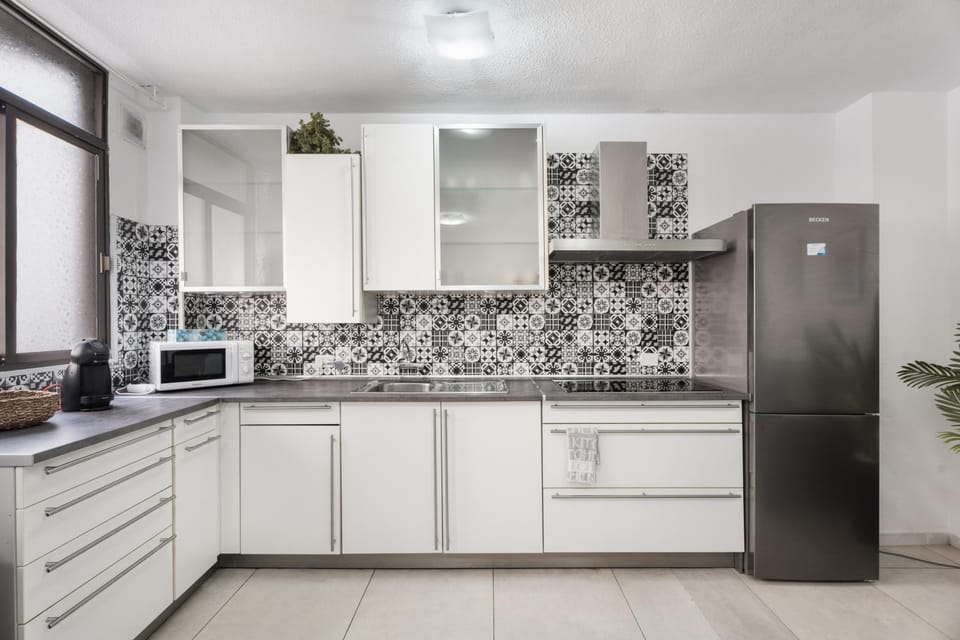 Kitchen or kitchenette, Living room