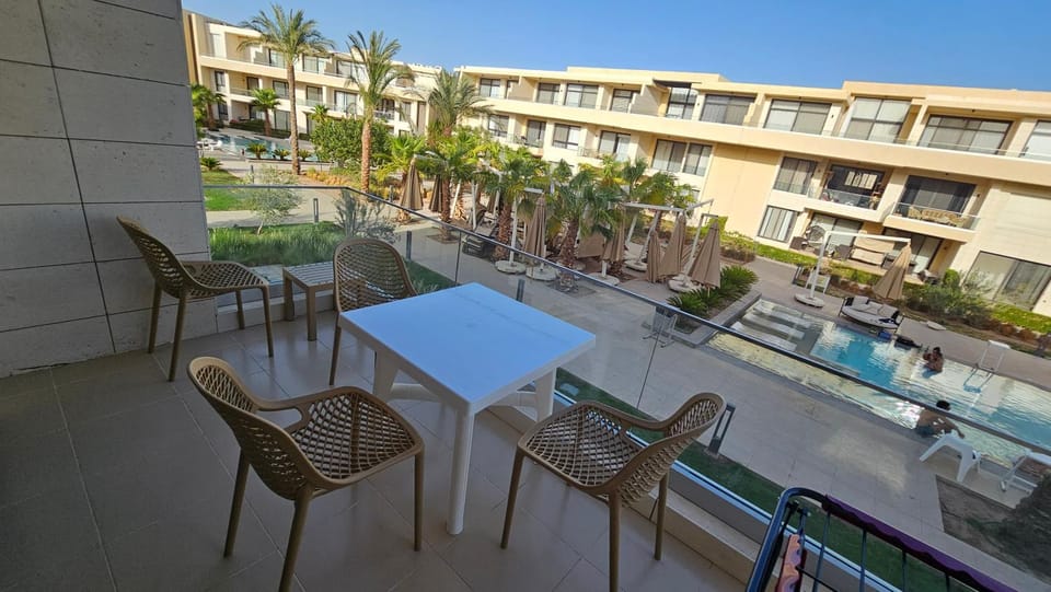 Day, View (from property/room), Balcony/Terrace, Pool view, Swimming pool, sunbed