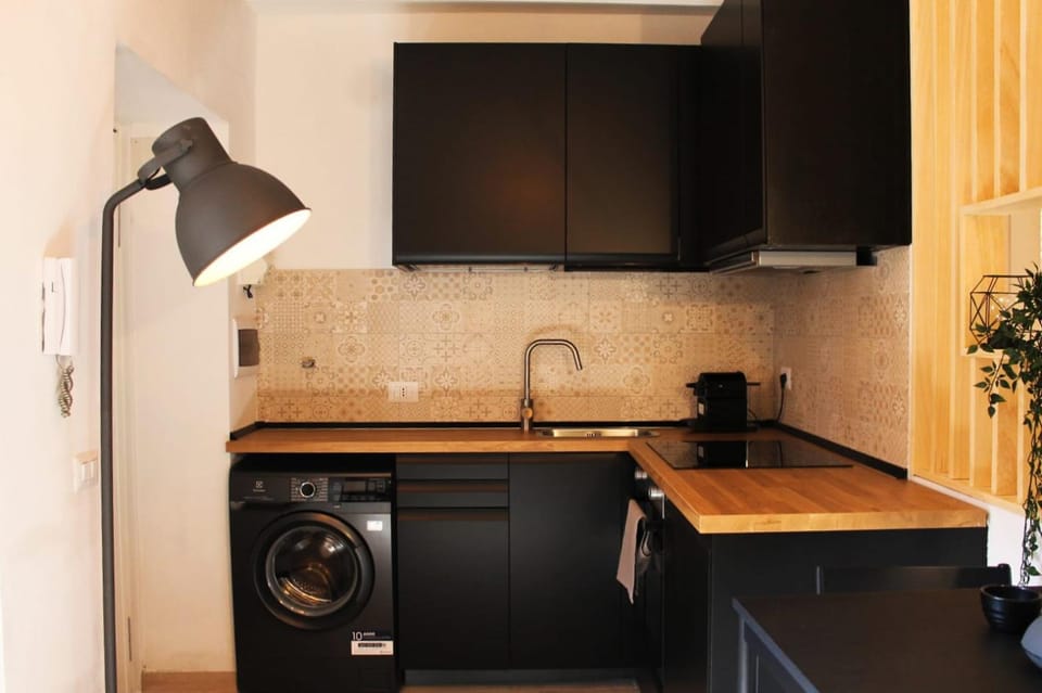 Kitchen or kitchenette, pet friendly, stove, washing machine