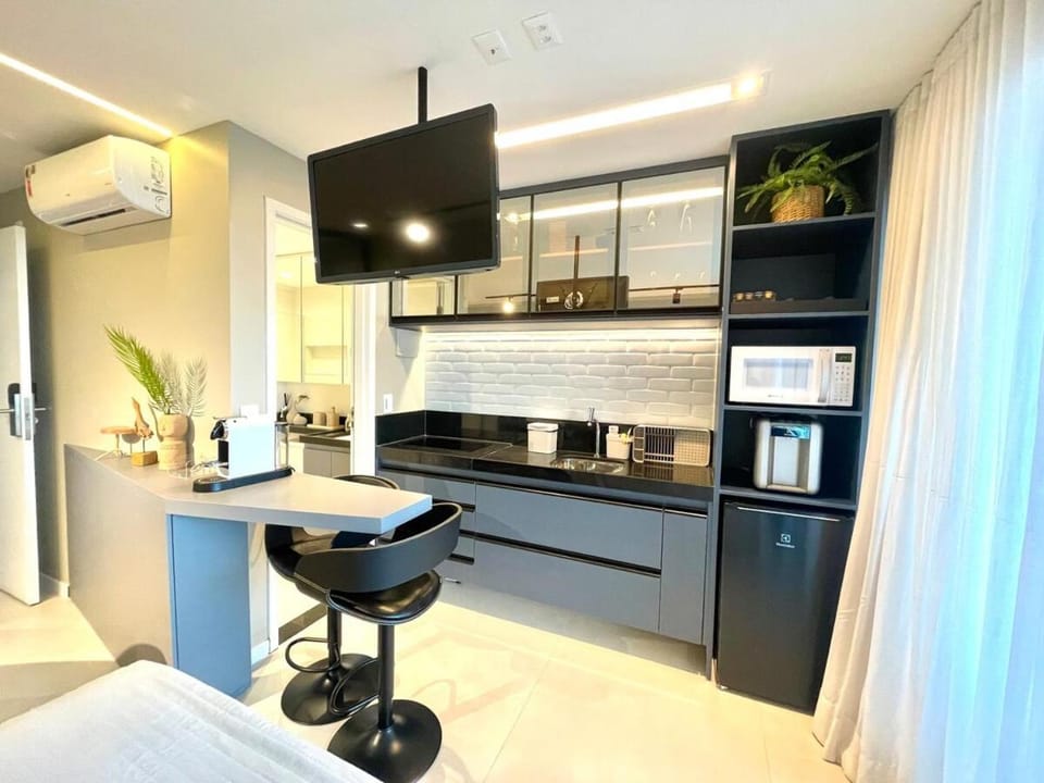 TV and multimedia, Kitchen or kitchenette, Dining area, minibar, air conditioner