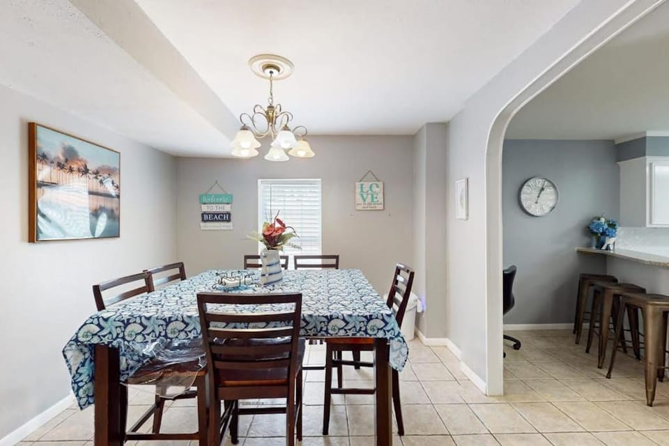 Bali Shores Getaway House in Flour Bluff