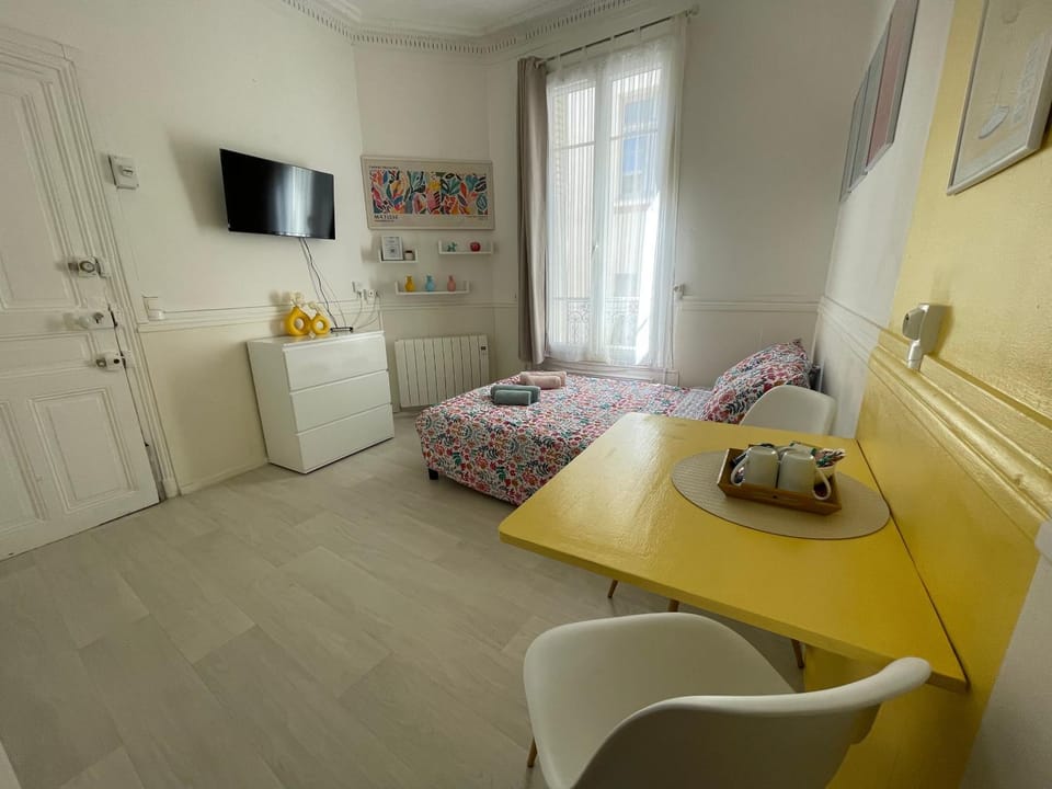 TV and multimedia, Dining area, Bedroom