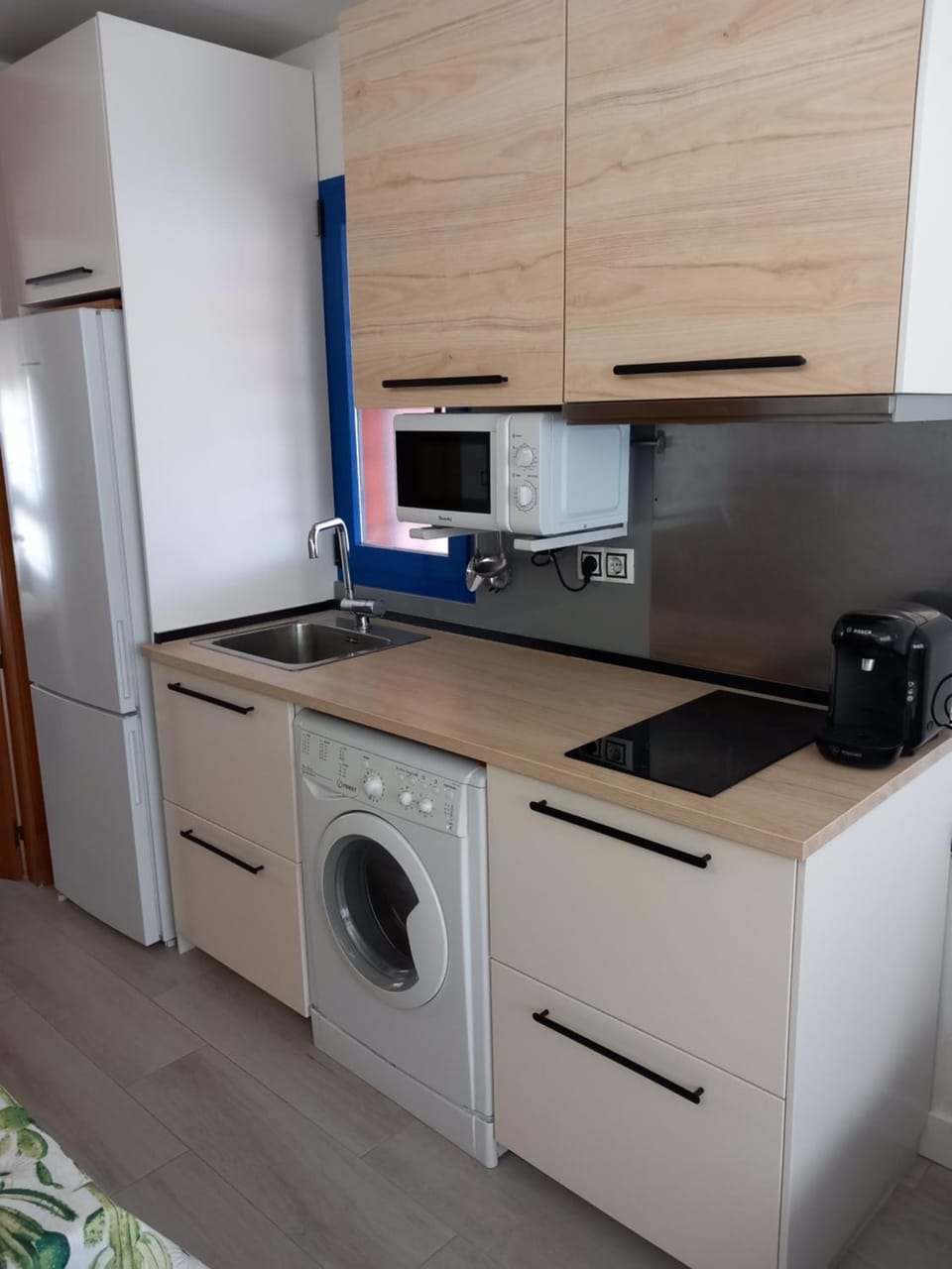 Kitchen or kitchenette, stove, washing machine, dryer