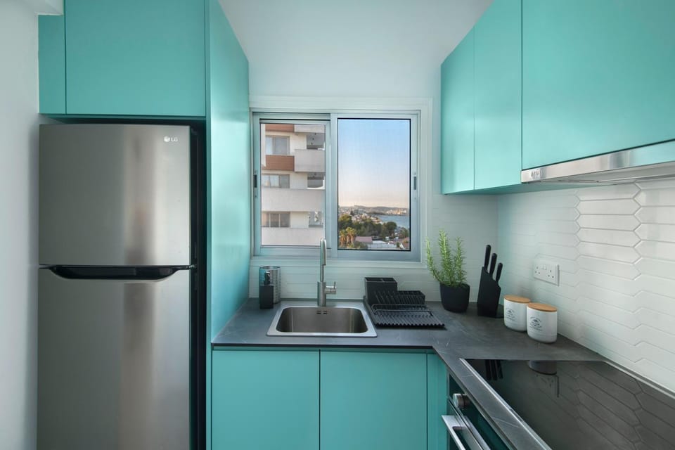 Kitchen or kitchenette, oven, stove