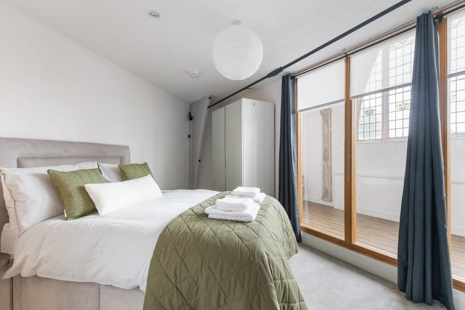 Wycliffe Chapel - Unique Church Penthouse Apartment in Ilford
