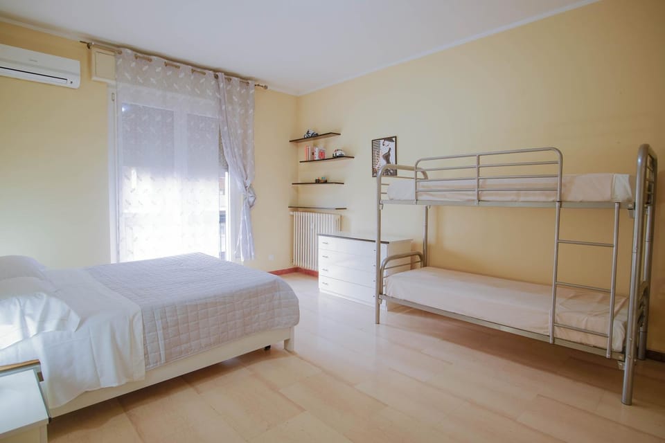 Photo of the whole room, Bedroom, air conditioner