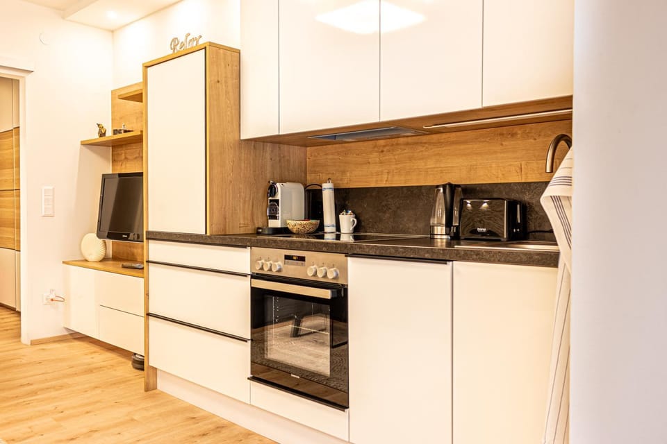 TV and multimedia, Coffee/tea facilities, oven, kitchen