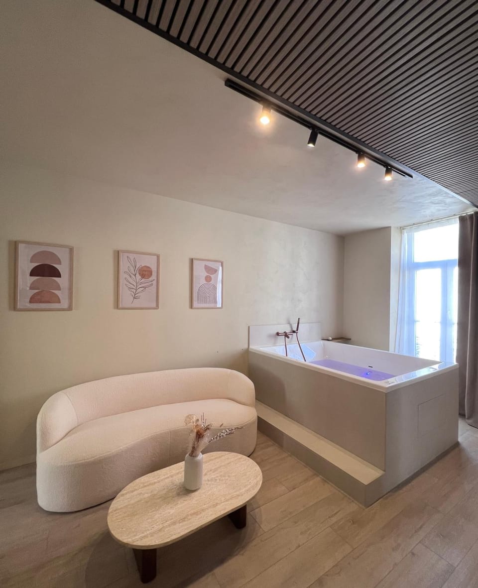 Living room, Bath