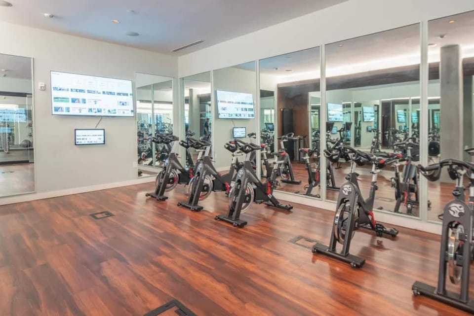 Stunning 1BD - Pool, Gym, Parking, W-D - Sleeps 4 Apartment in Tempe