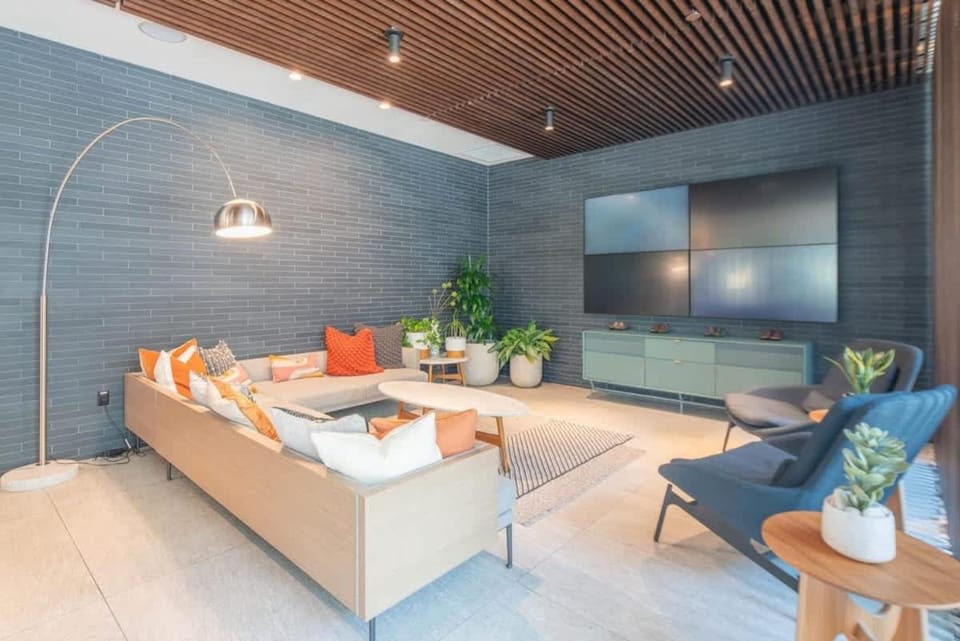 Stunning 1BD - Pool, Gym, Parking, W-D - Sleeps 4 Apartment in Tempe