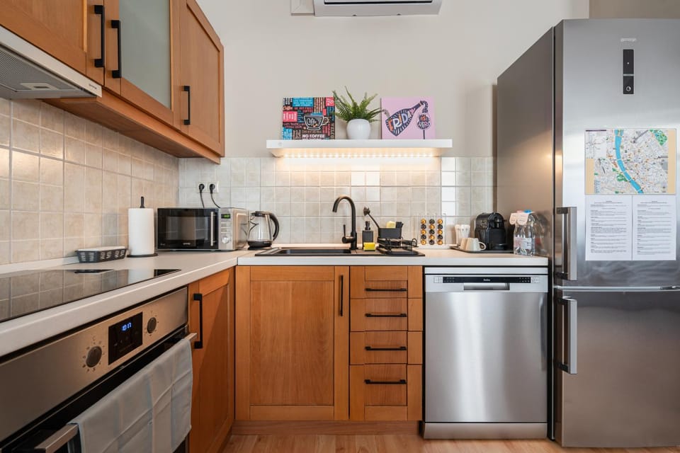 Coffee/tea facilities, Kitchen or kitchenette, dishwasher, microwave, oven, stove, toaster, air conditioner