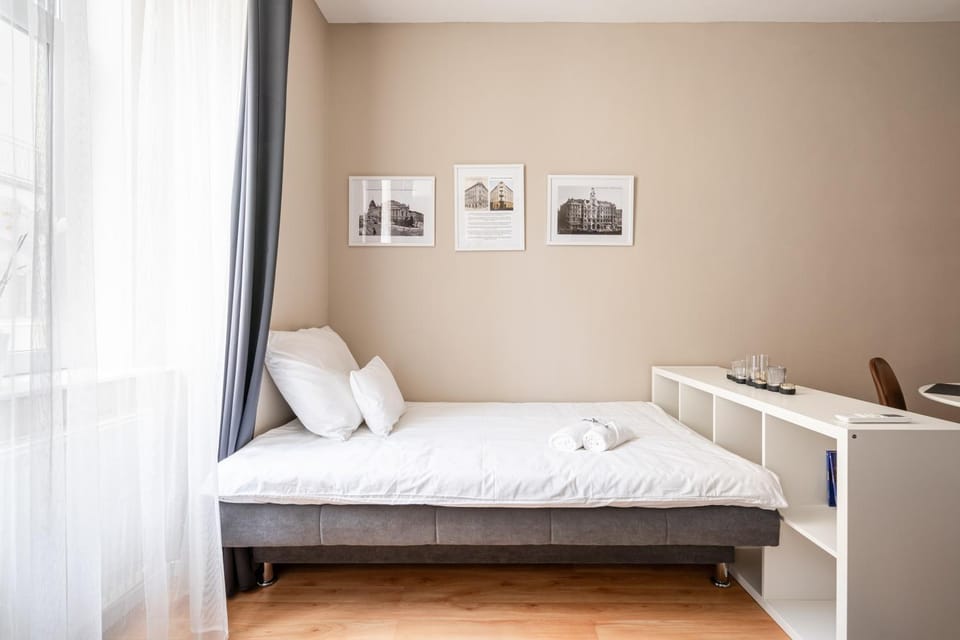 Bed, Living room