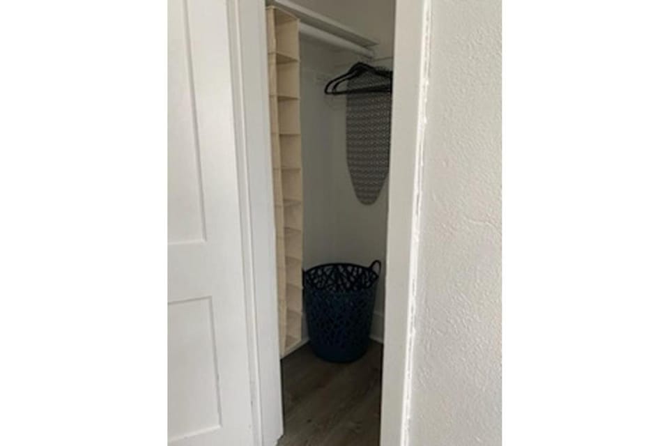Modern Unit 212 in a 1930s Building Apartment in Klamath Falls
