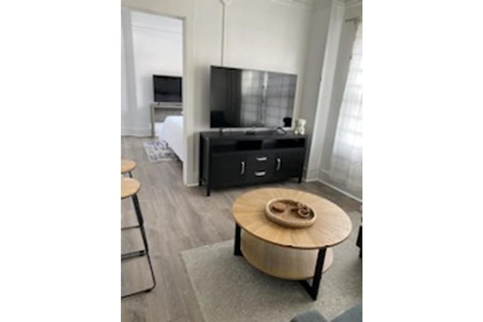 Modern Unit 212 in a 1930s Building Apartment in Klamath Falls