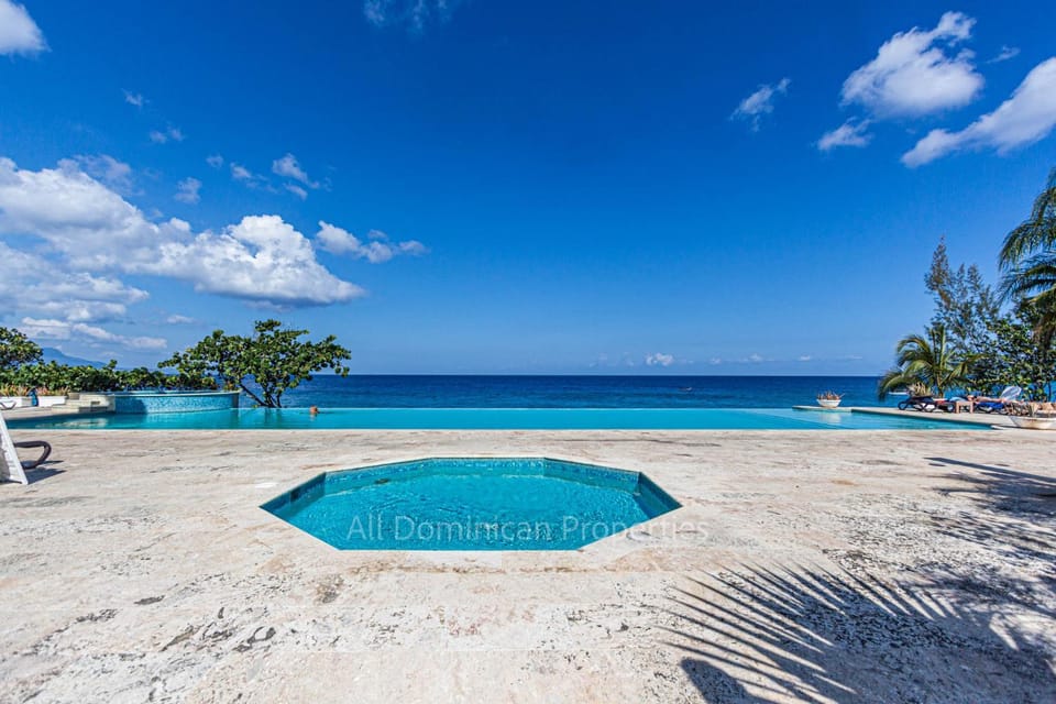 Pool view, Sea view, sunbed