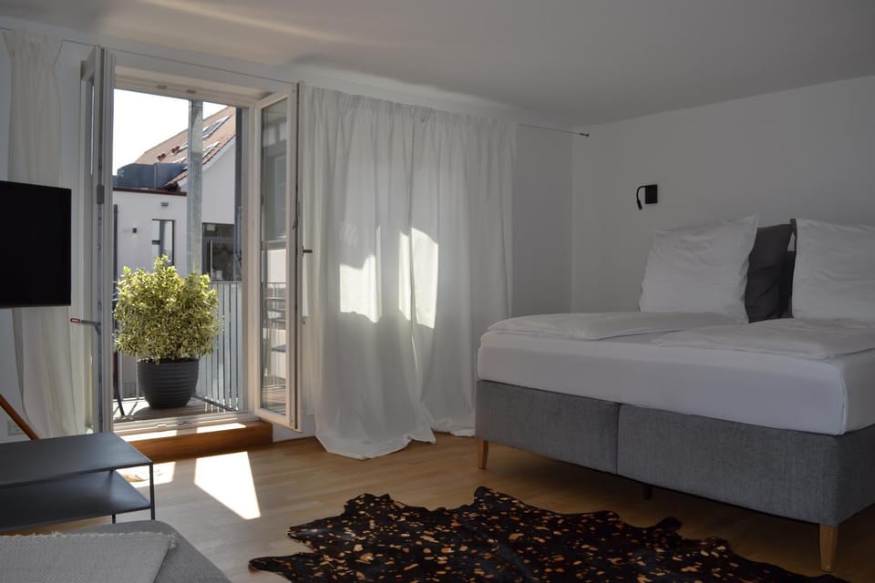 Communal lounge/ TV room, Bed, TV and multimedia, Photo of the whole room, Evening entertainment, Bedroom