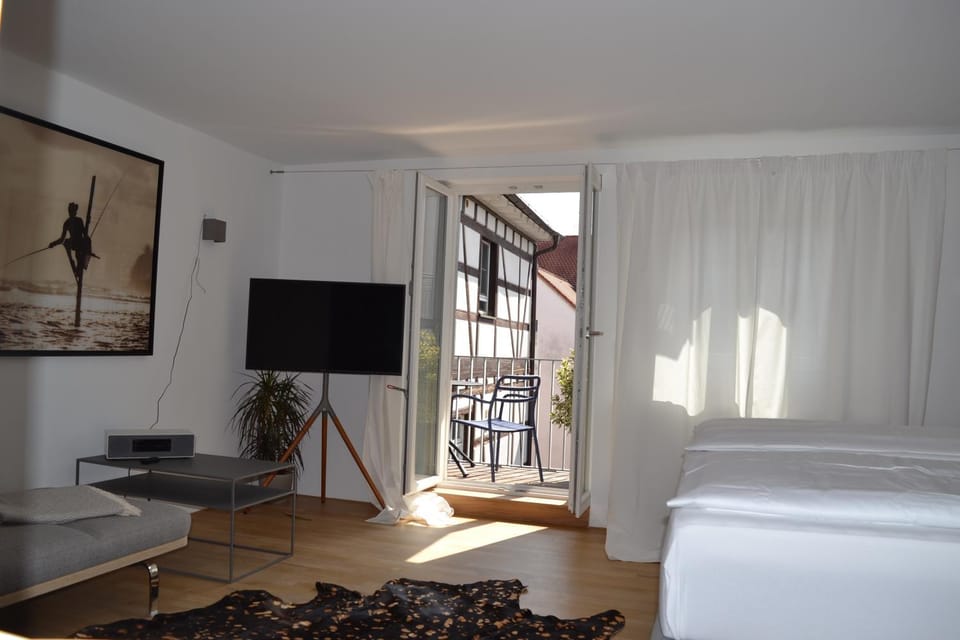 Bed, TV and multimedia, Photo of the whole room, Evening entertainment