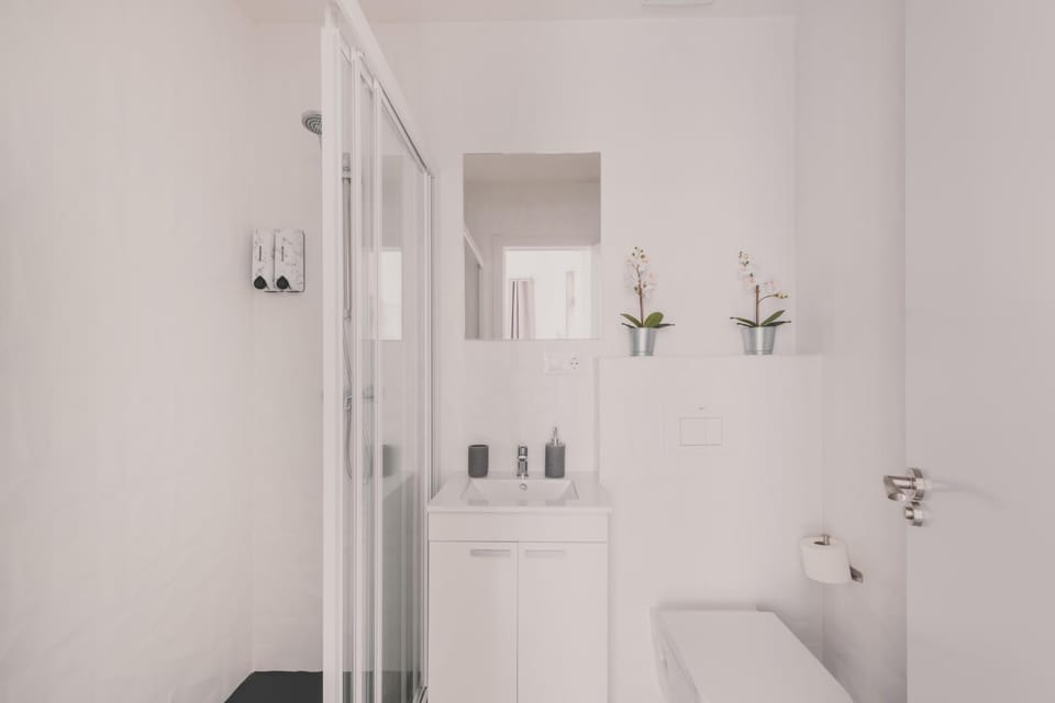 Amplio Piso de 7 habs, 4 baños sobre calle Gran Vía Apartment in Centro