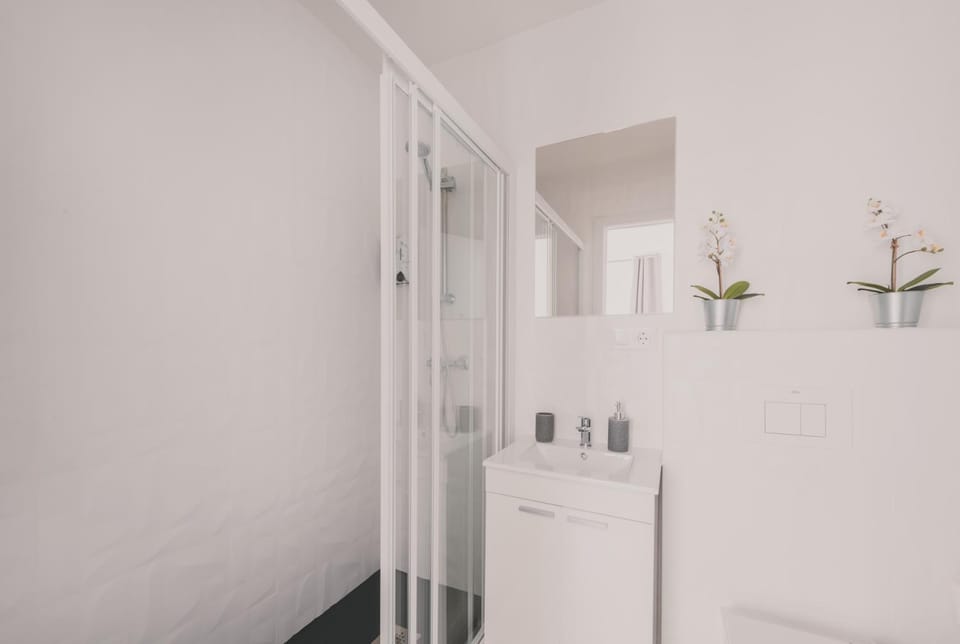 Amplio Piso de 7 habs, 4 baños sobre calle Gran Vía Apartment in Centro