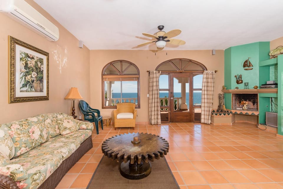 Living room, Seating area, fireplace