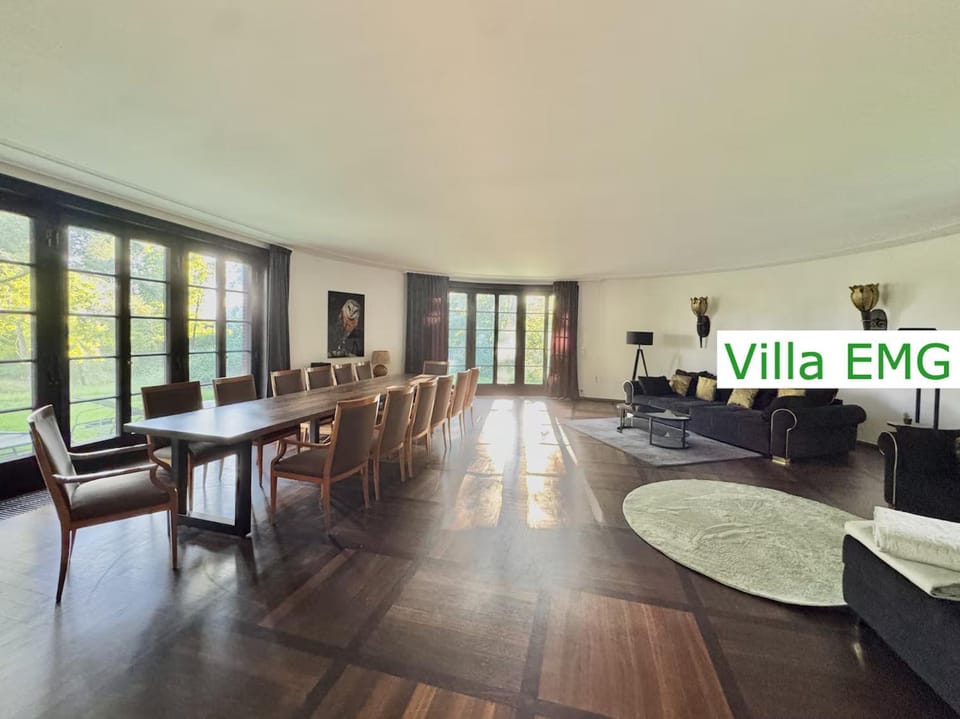 Living room, Decorative detail, Seating area, Dining area, Garden view