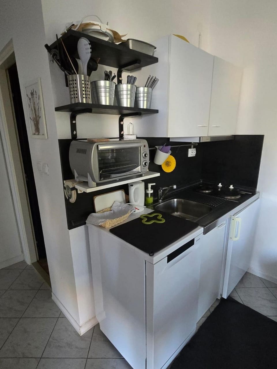 Kitchen or kitchenette