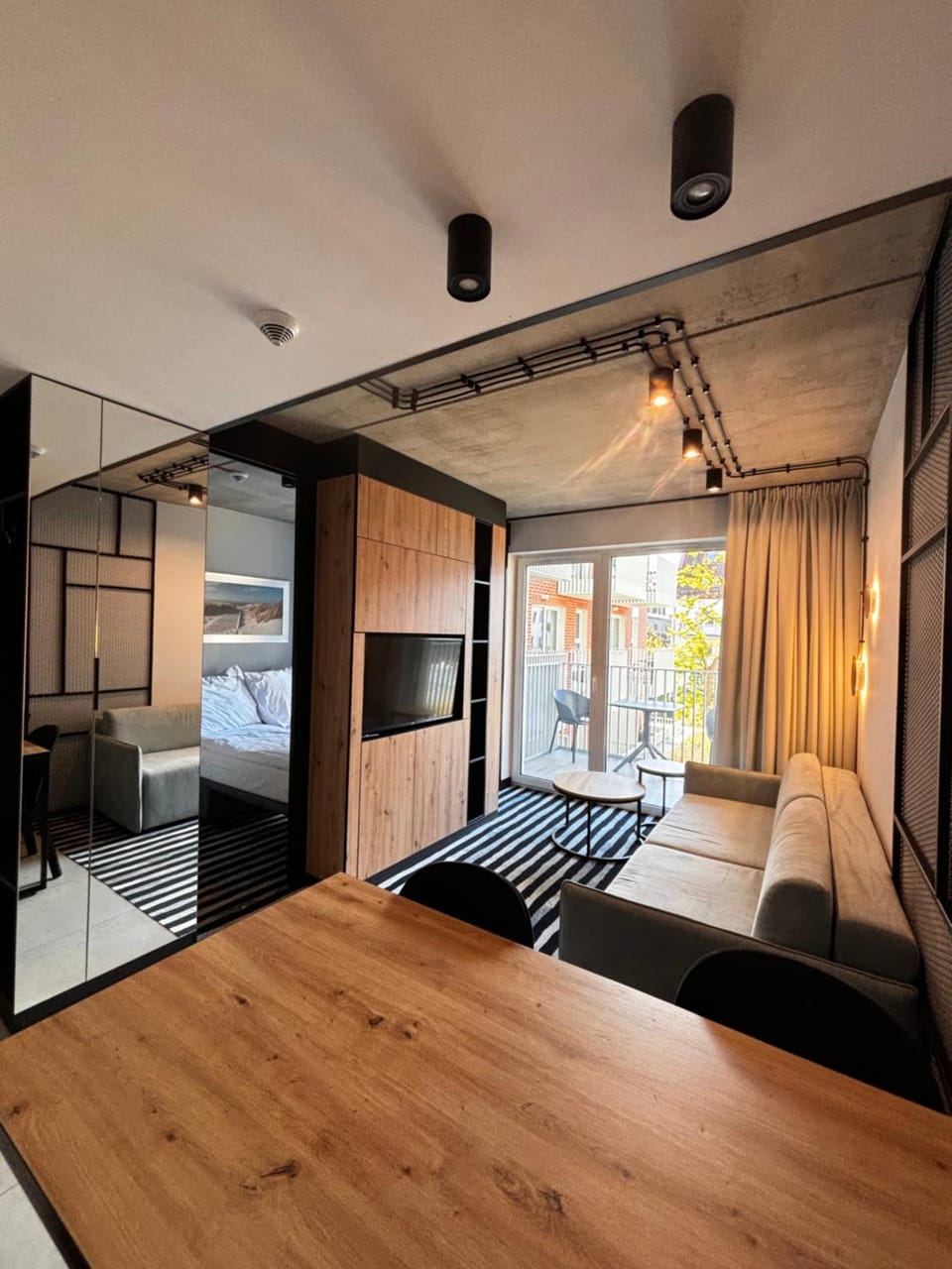 TV and multimedia, Kitchen or kitchenette, Living room, Photo of the whole room, Seating area