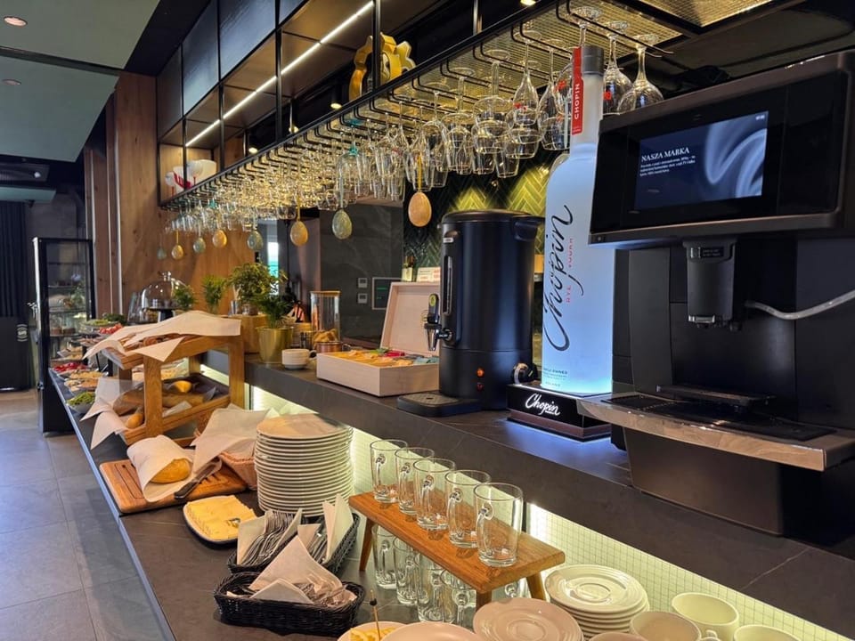 Restaurant/places to eat, Food and drinks, Food, Buffet breakfast, Drinks