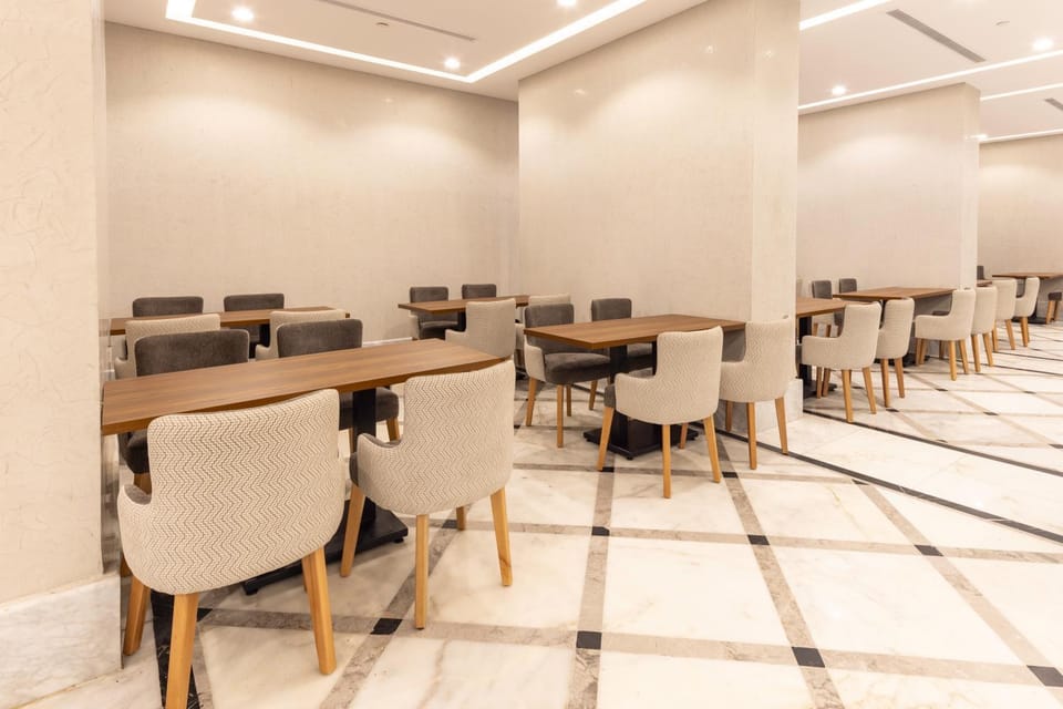 Restaurant/places to eat, Banquet/Function facilities