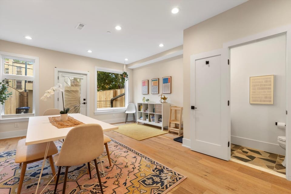 Photo of the whole room, Dining area