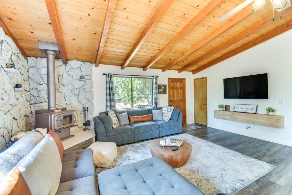 1 Mi to Pine Mountain Lake Marina: Yosemite Cabin! Cabin in Groveland