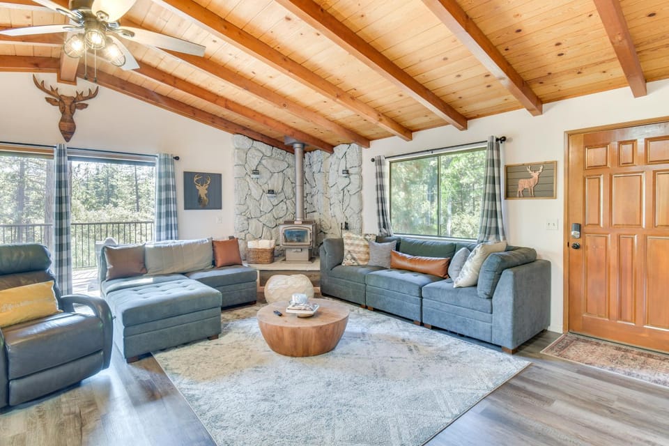 1 Mi to Pine Mountain Lake Marina: Yosemite Cabin! Cabin in Groveland