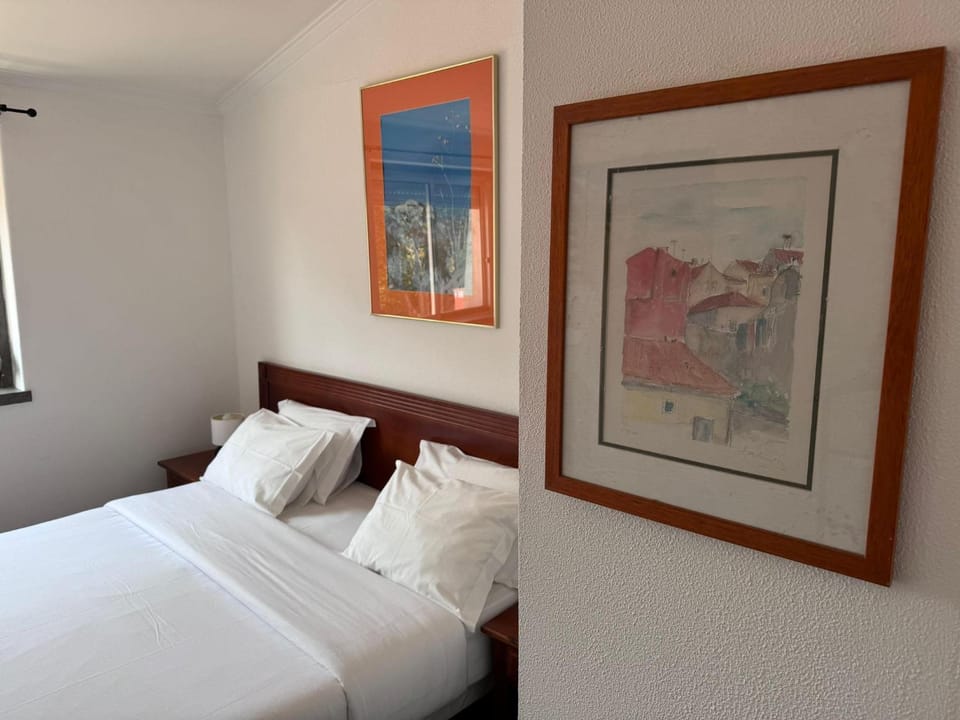 The Pearl - Cascais Guest House - City & Beach Bed and Breakfast in Cascais