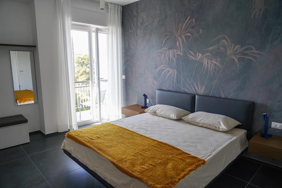 Bed, Photo of the whole room, Bedroom, wardrobe, air conditioner