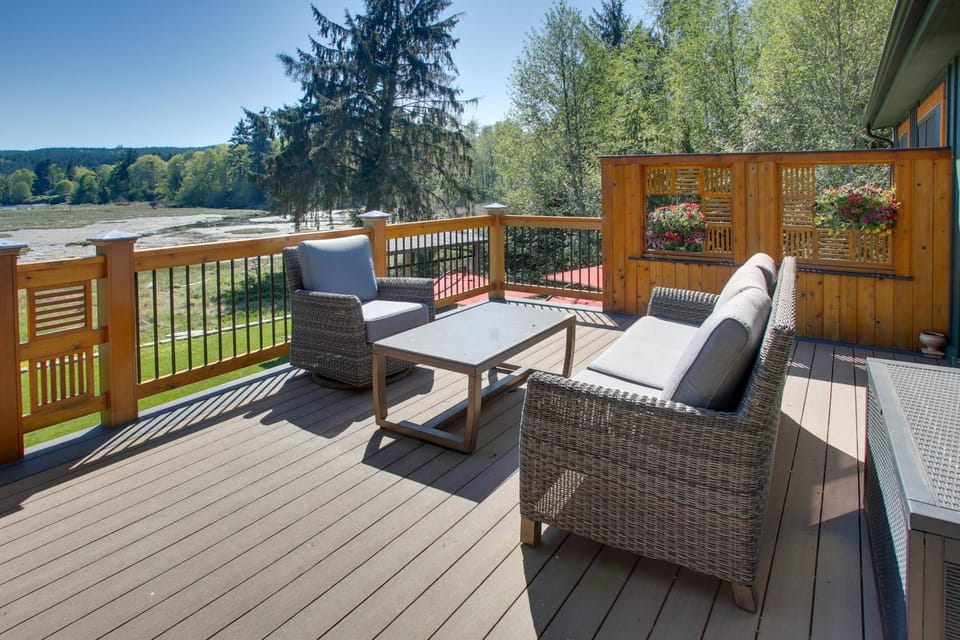 Puget Sound Views, 8.5 Acres! Luxury Outdoor Oasis House in Port Ludlow