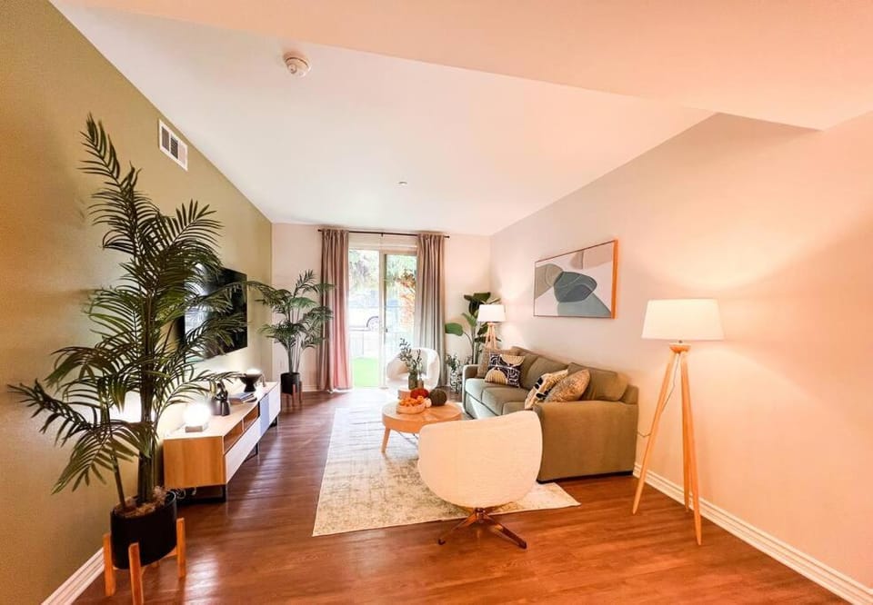 Cozy Apartment in Heart of Encino 104 Apartment in Encino