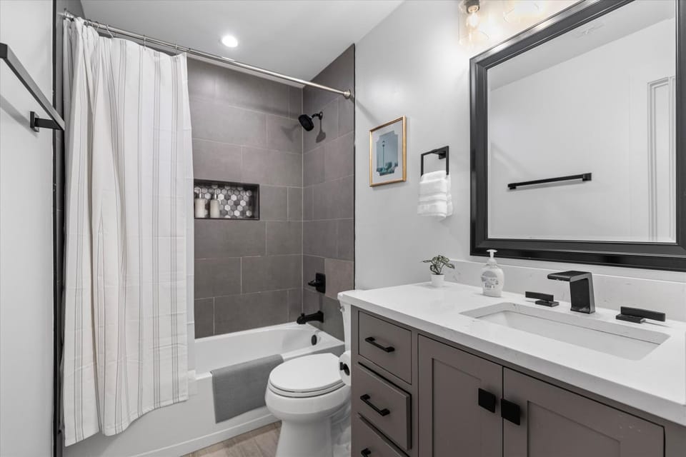 Central 2-BR City Sanctuary - Commuter-Friendly Apartment in District of Columbia