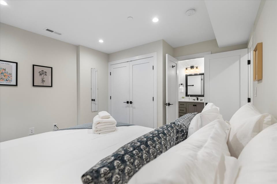 Central 2-BR City Sanctuary - Commuter-Friendly Apartment in District of Columbia