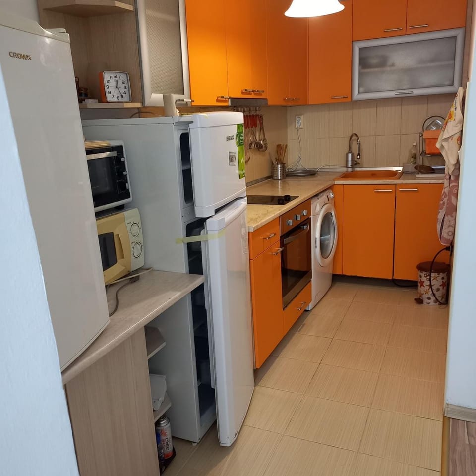 Апартамент за 4-ма максимум до стадион Спартак, точно под ВиК Apartment in Varna