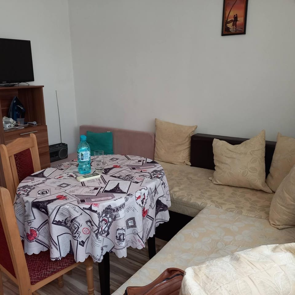 Апартамент за 4-ма максимум до стадион Спартак, точно под ВиК Apartment in Varna