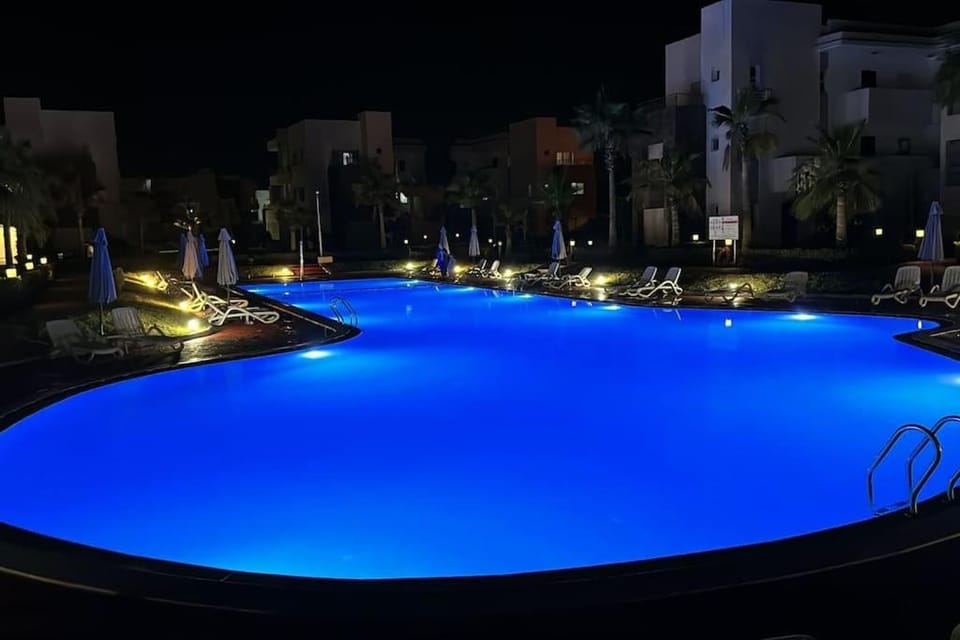 Night, Swimming pool, sunbed