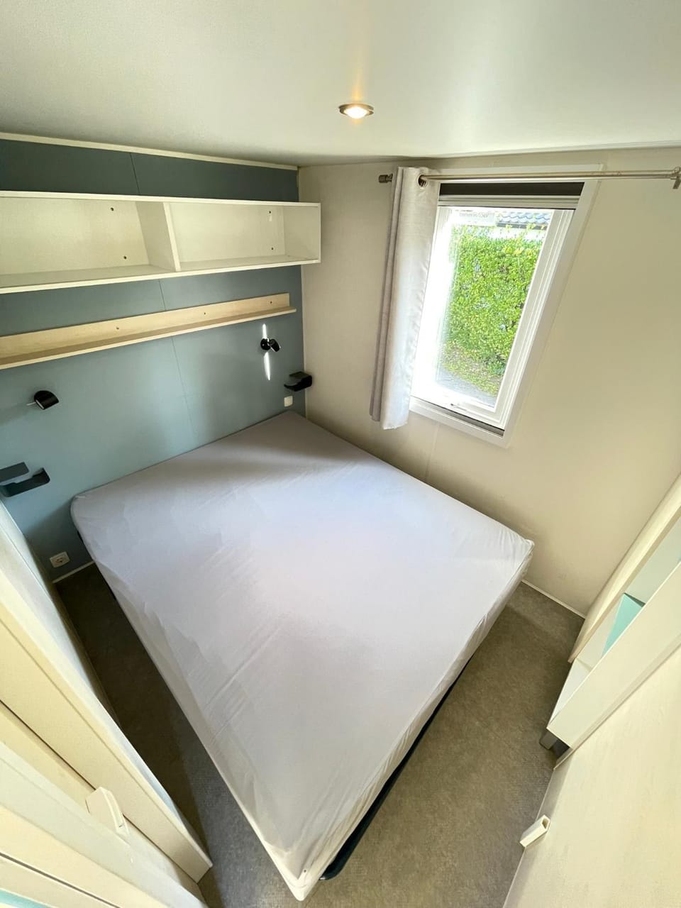 Bed, Photo of the whole room, Bedroom, wardrobe